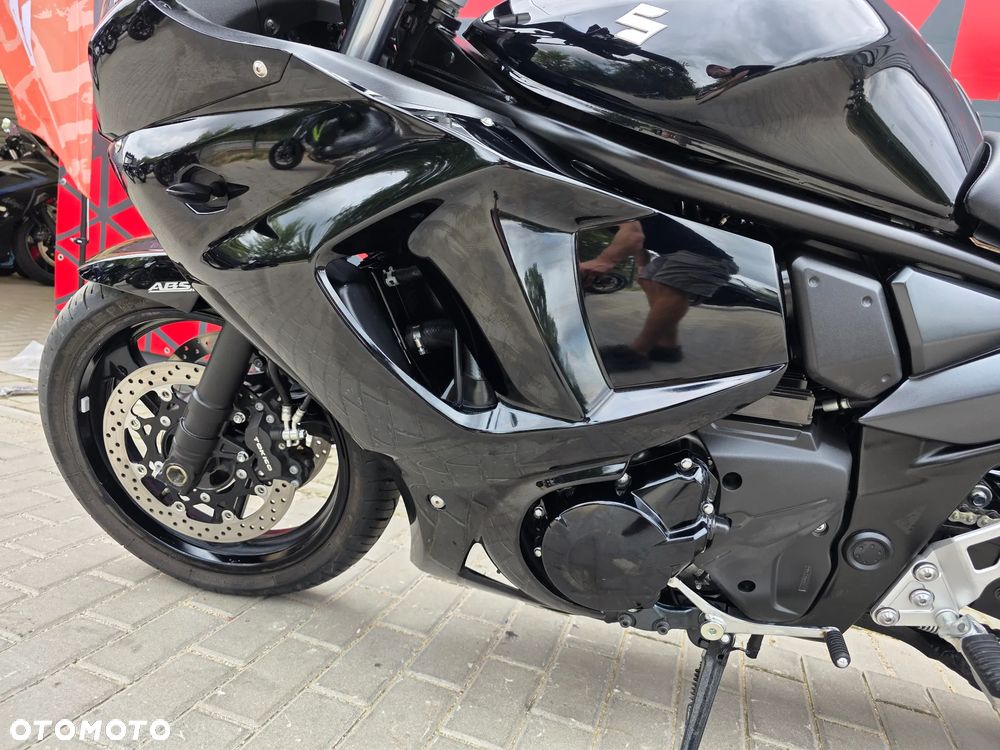 Suzuki GSX - 10