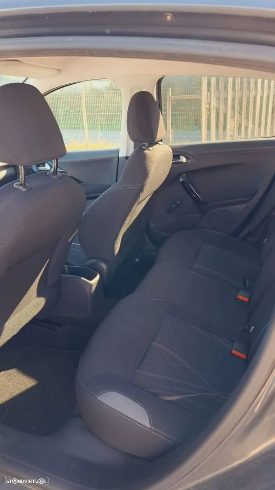 Peugeot 208 - 9