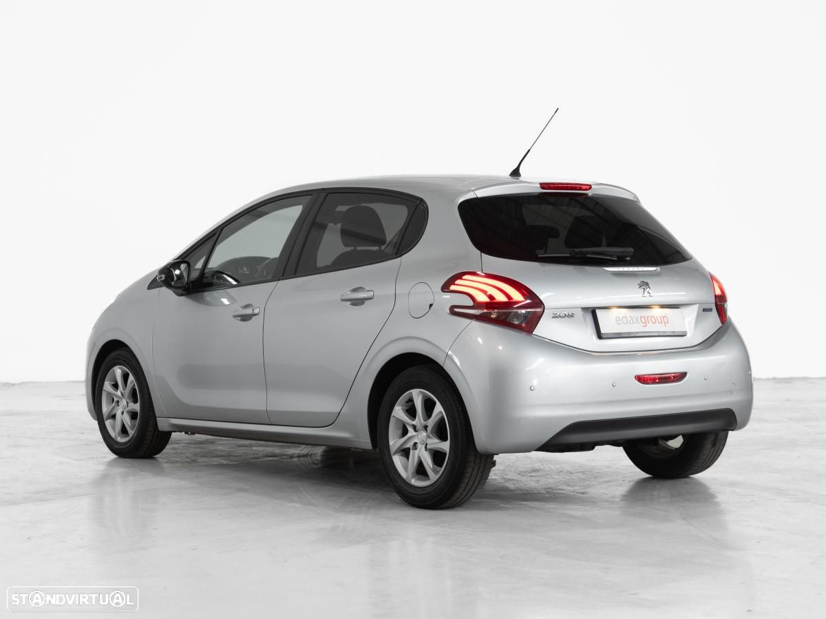 Peugeot 208 - 4
