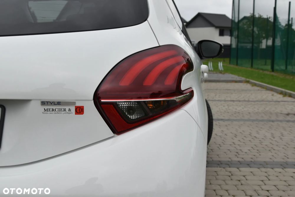 Peugeot 208 Blue-HDi 100 Stop&Start Active - 23