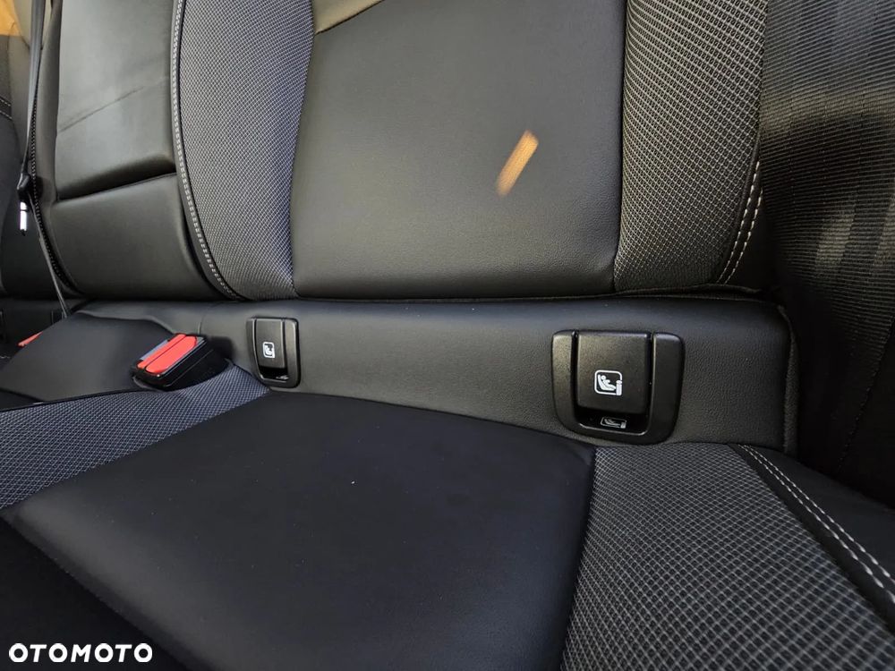 Volvo XC 60 T6 Plug-In Hybrid AWD R-Design - 29