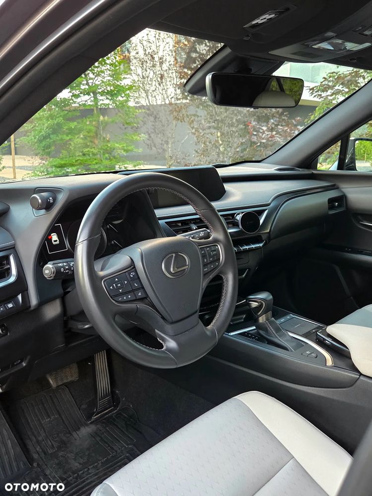 Lexus UX - 5