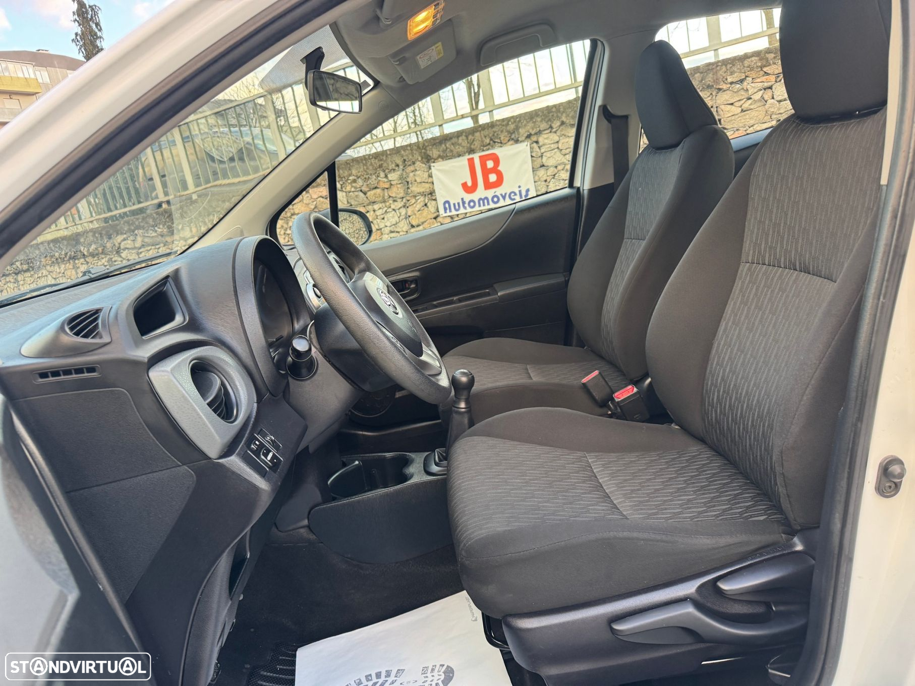 Toyota Yaris 1.0 VVT-i - 8
