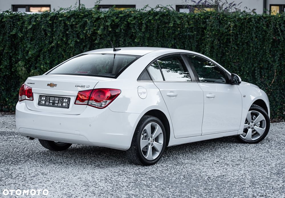 Chevrolet Cruze 1.8 LS - 13