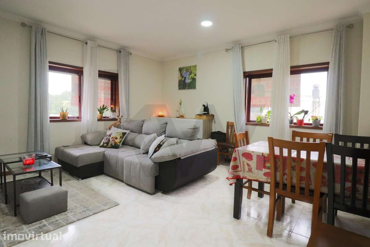 Apartamento T2 com Terraço Privativo e Garagem – Pedroso, Vila Nova de - Grande imagem: 3/19