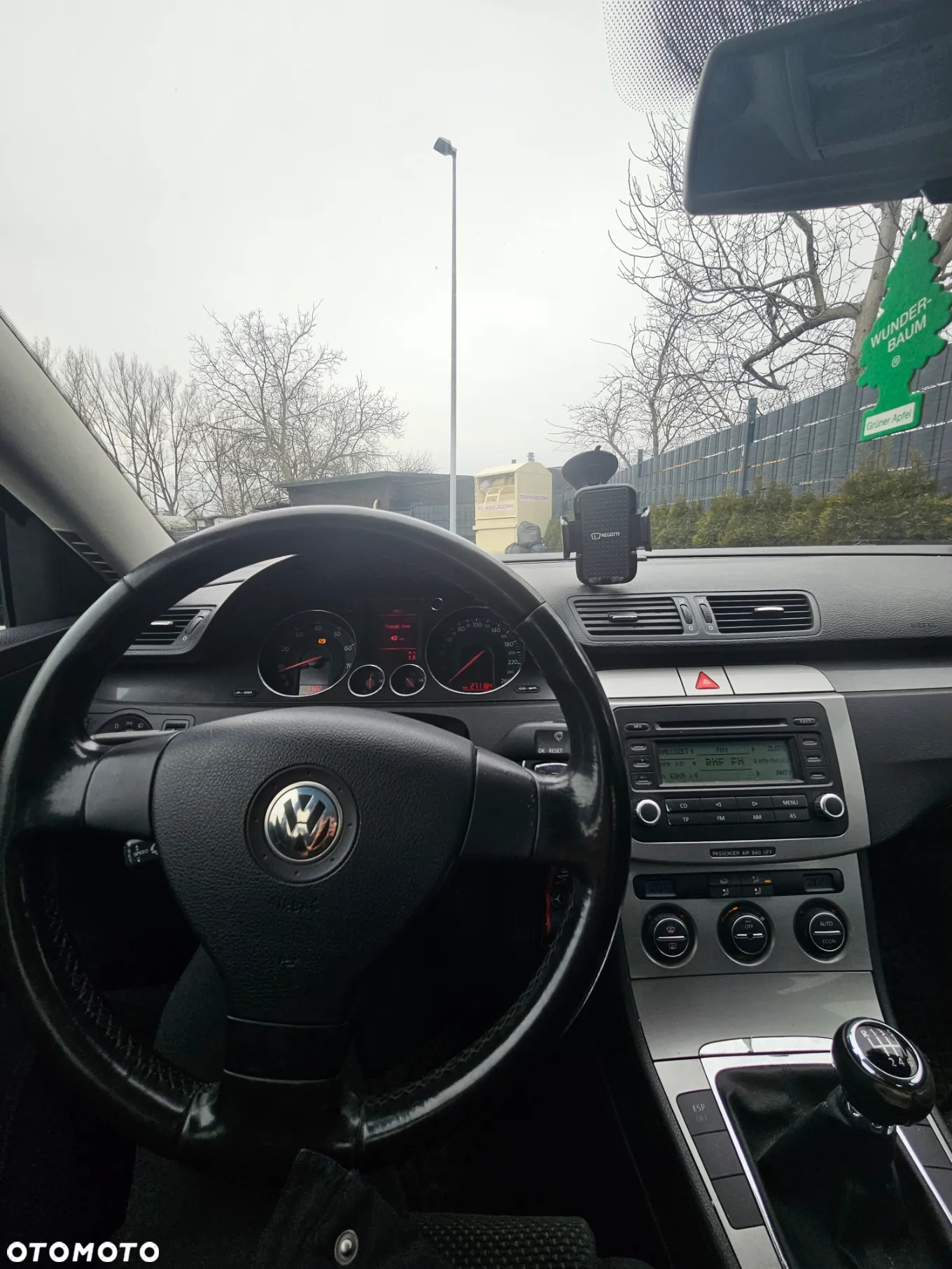 Volkswagen Passat - 4