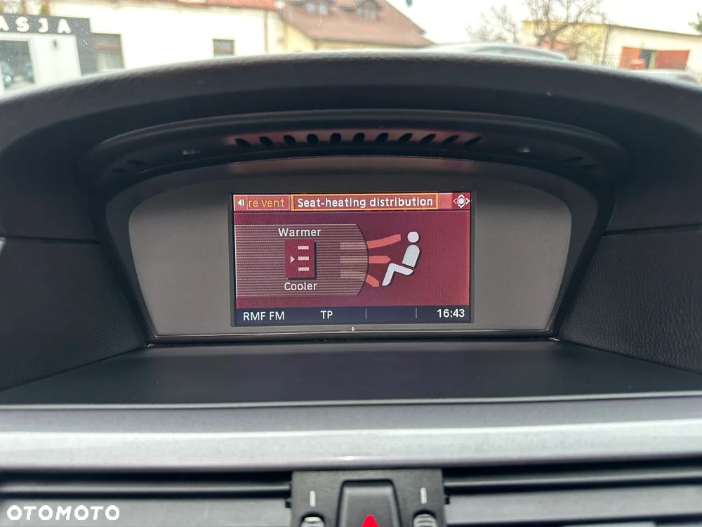 BMW Seria 5 523i - 24