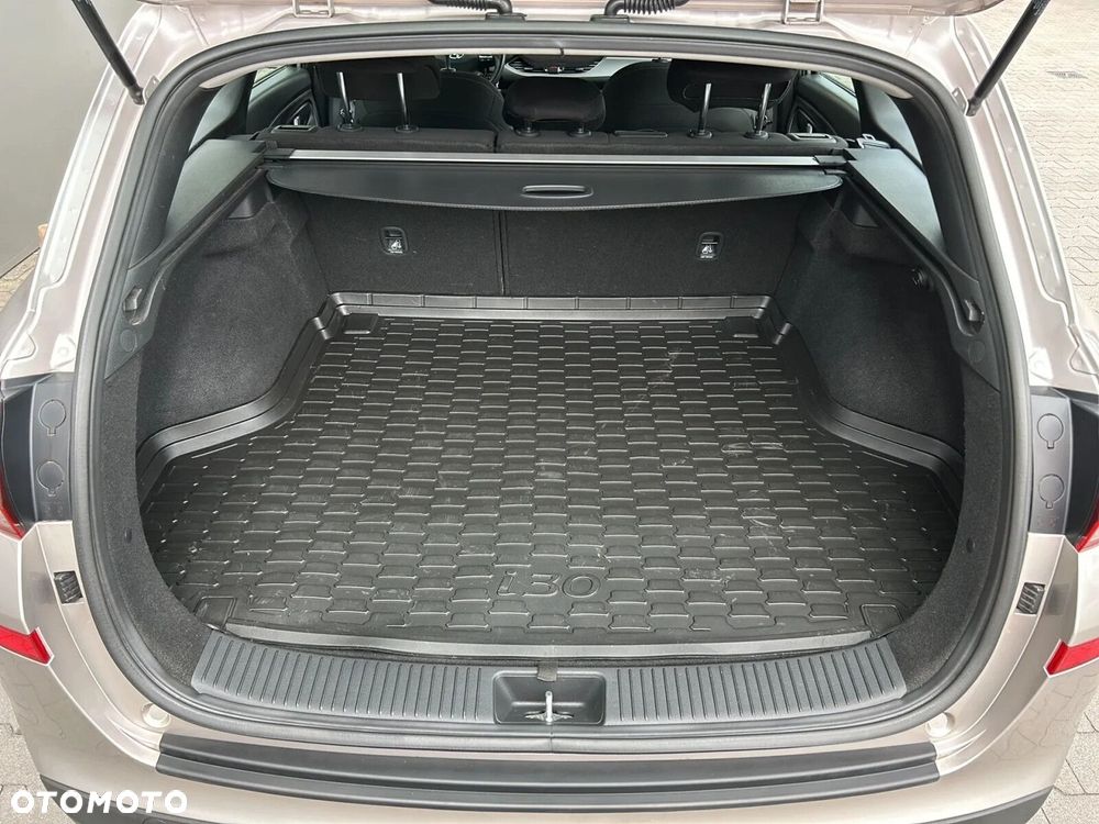 Hyundai i30 1.4 Classic + - 10