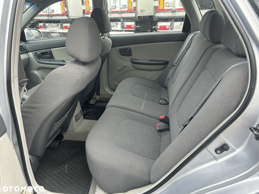 Kia Cerato - 7