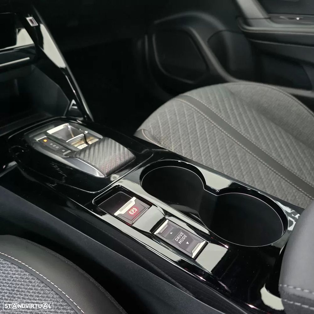 Peugeot e-2008 54 kWh Allure - 21
