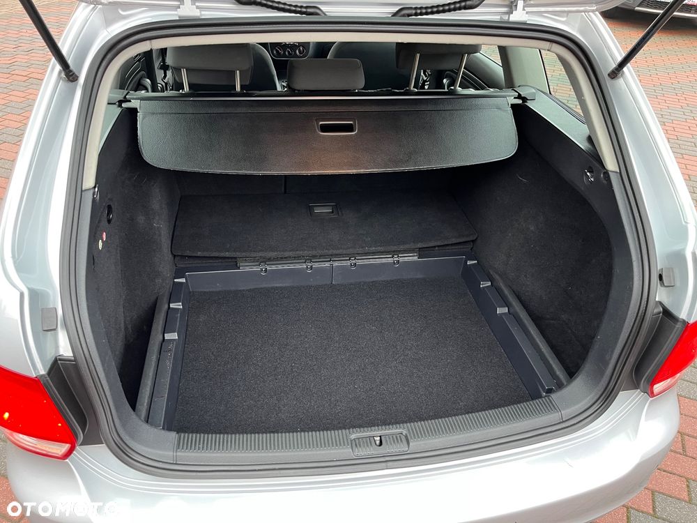 Volkswagen Golf 1.9 TDI DPF Trendline BlueMotion - 27