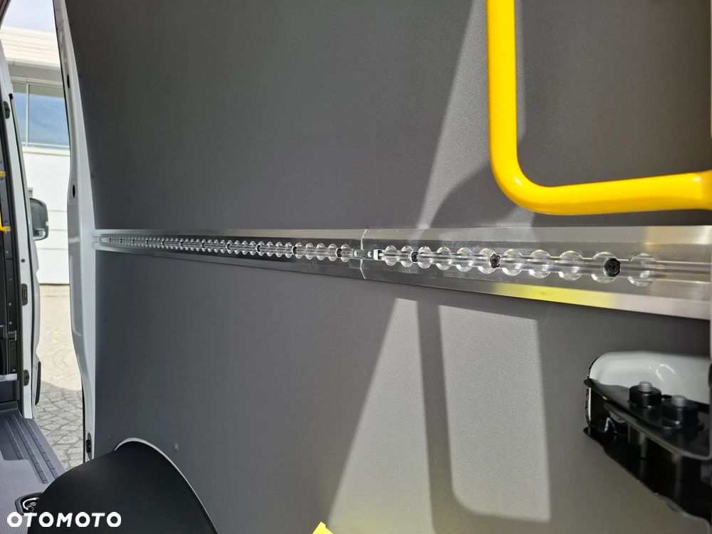 Volkswagen Crafter - 11