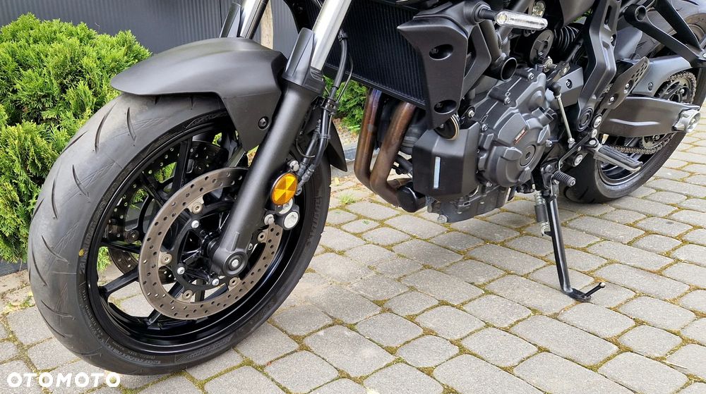 Yamaha MT - 27
