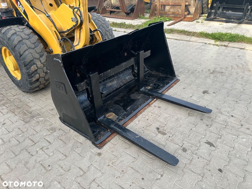 Caterpillar 906M - 8