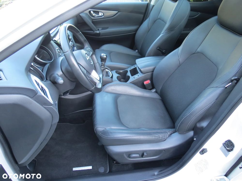 Nissan Qashqai 1.3 DIG-T Tekna - 24