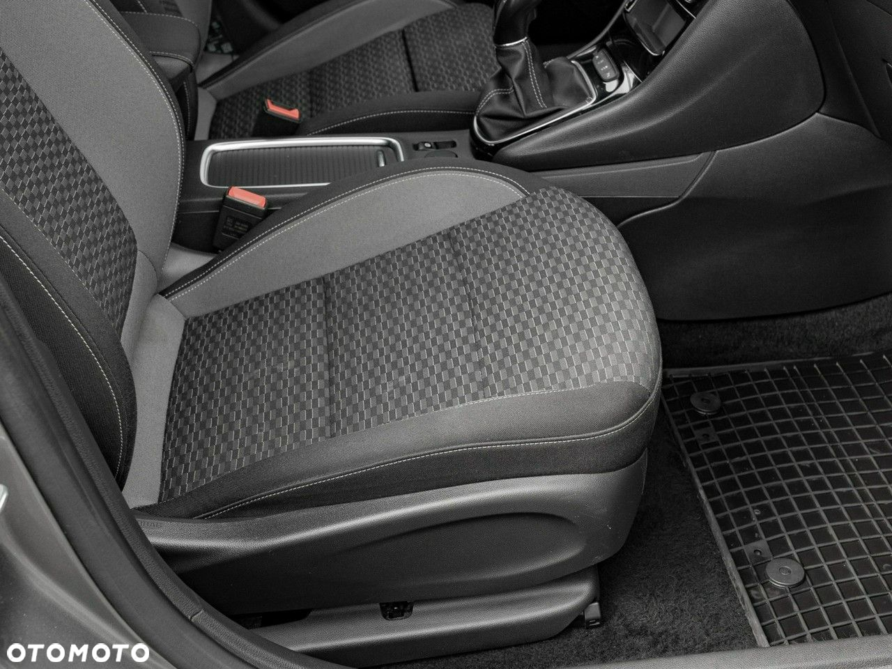 Opel Astra V 1.2 T GS Line S&S - 35