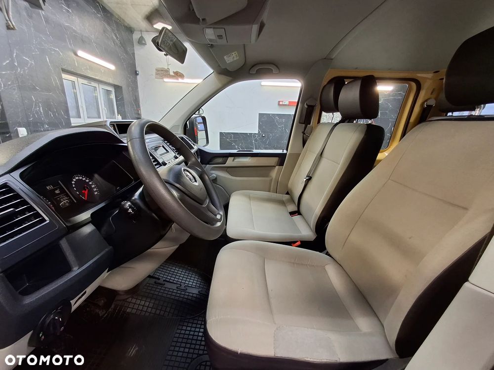 Volkswagen Transporter T6 Doka Dubel Kabina Brygadówka 6 Miejsc Klimatyzacja Tempomat Hak Aluminiowe Burty Światła Dzienne Halogeny Webasto 2016 Rok Euro 6 - 9