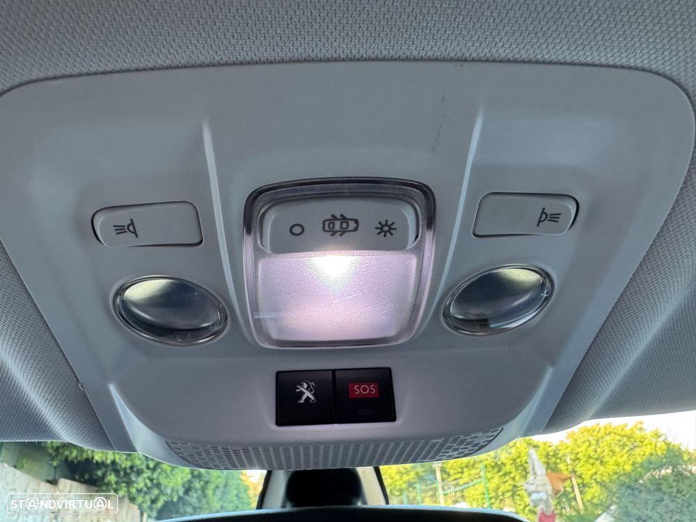 Peugeot 2008 BlueHDi 100 STOP & START Signature - 18