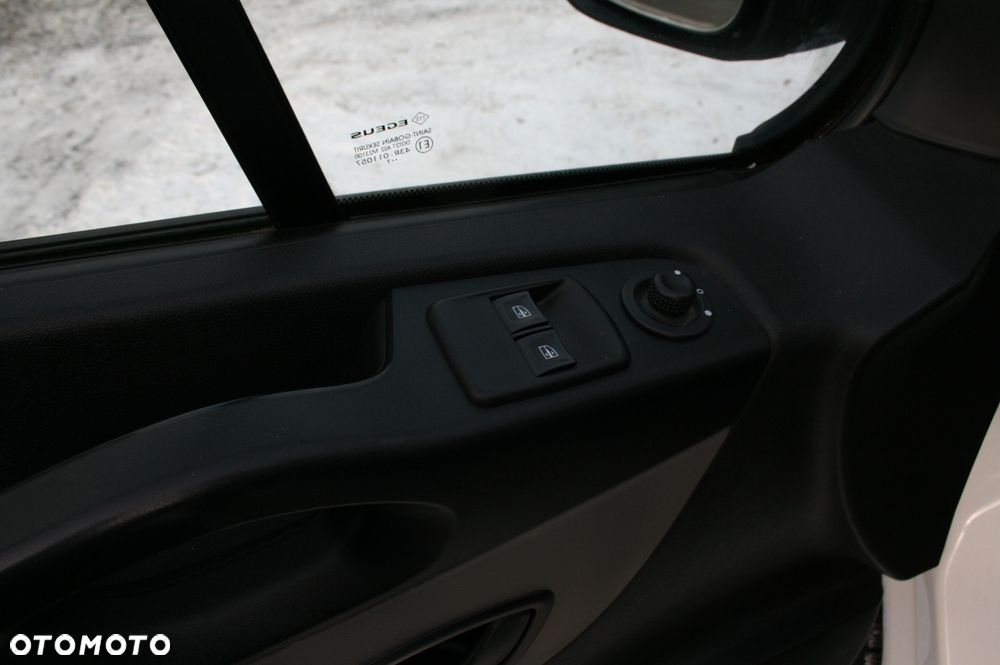 Renault TRAFIC - 11