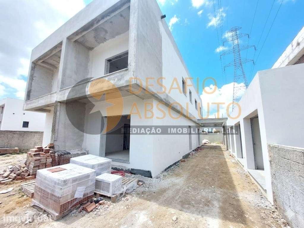 Moradia Geminada Duplex T3. Redondos, Fernão Ferro - Grande imagem: 2/30