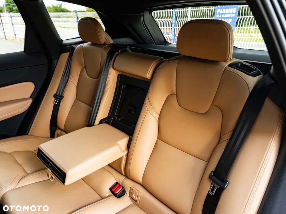 Volvo XC 60 B4 D AWD Ultimate Bright - 29