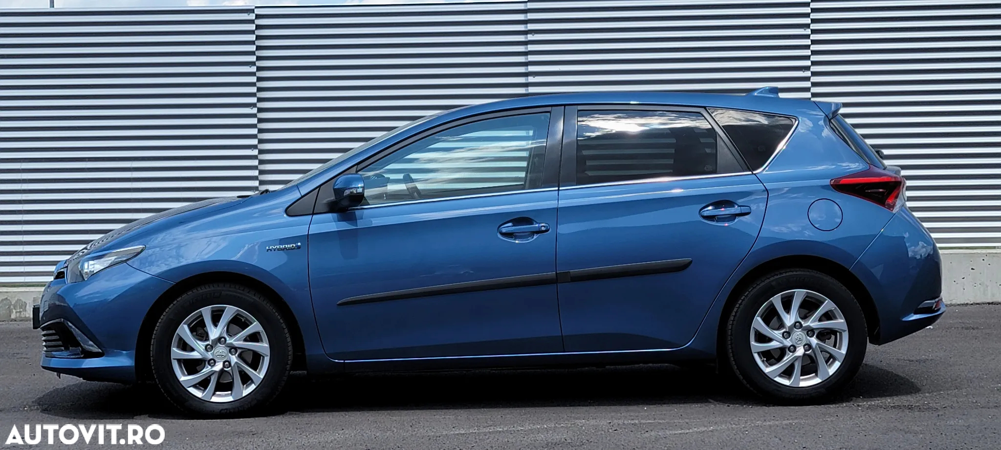 Toyota Auris 1.8 L VVT-i HSD Luna - 4