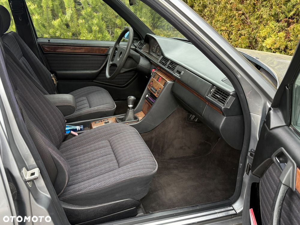 Mercedes-Benz W124 (1984-1993) - 11
