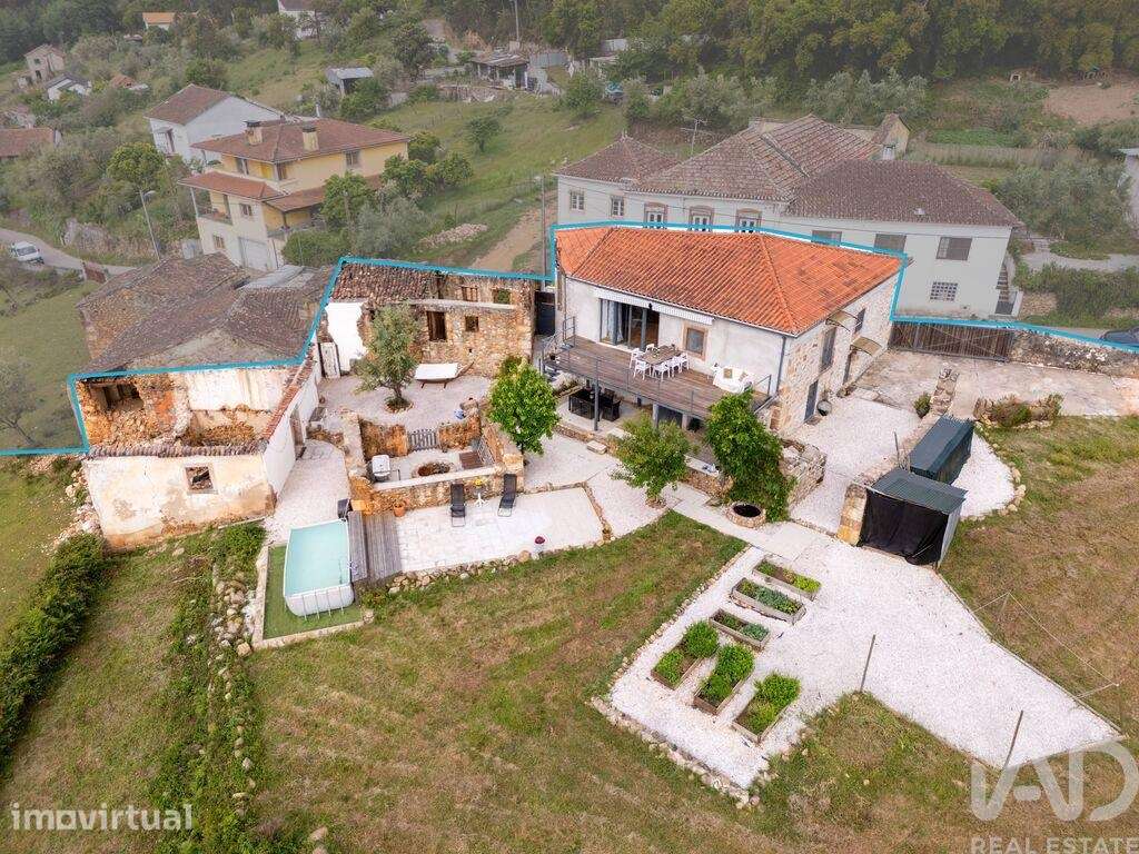 Moradia isolada T2 em Vila Nova do Ceira de 228 m2 - Grande imagem: 4/38
