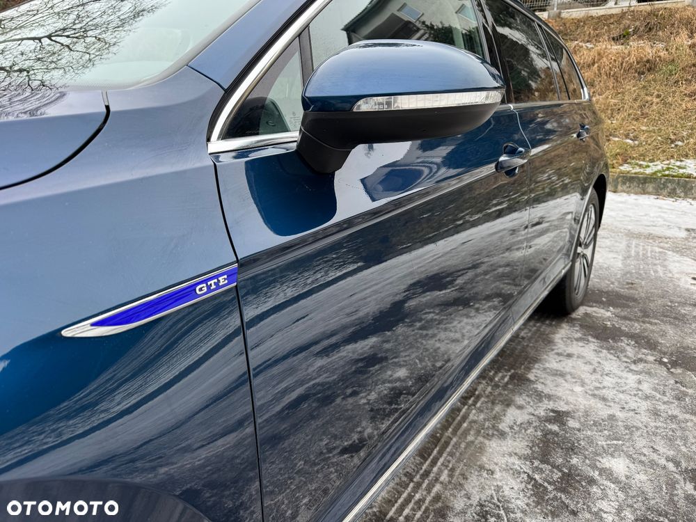 Volkswagen Passat - 4