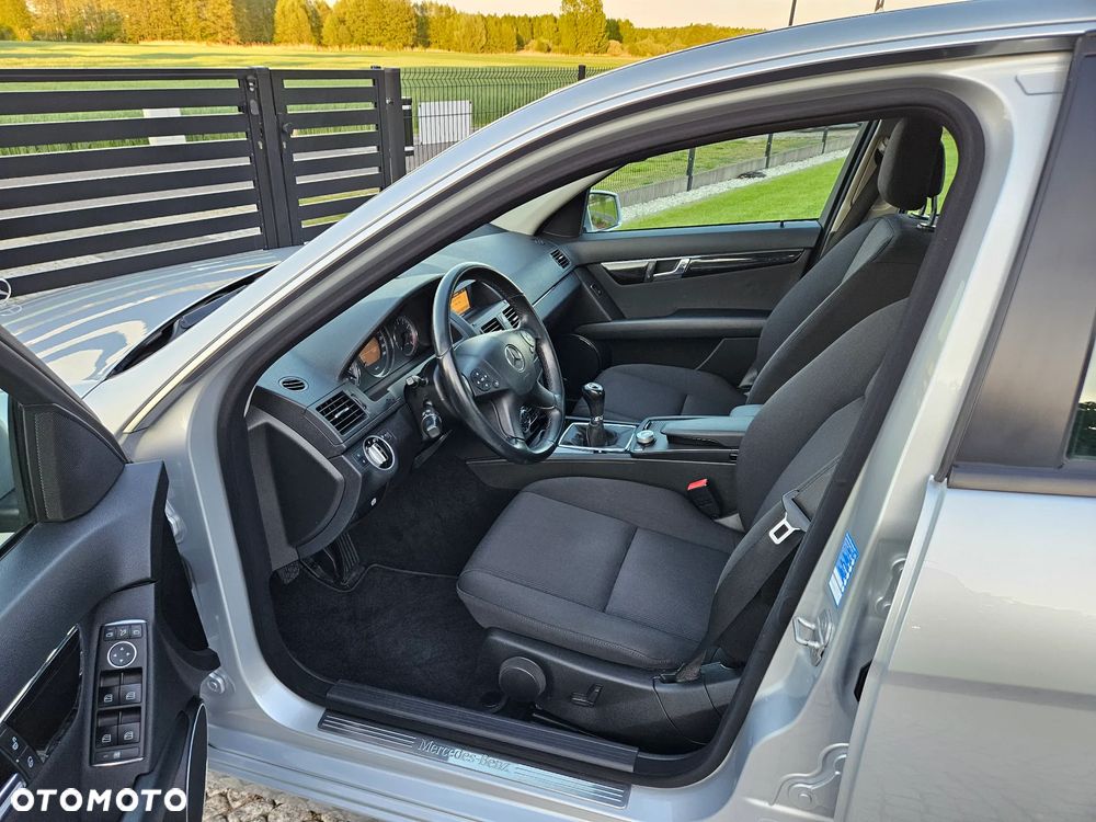 Mercedes-Benz Klasa C 200 CGI BlueEFFICIENCY Elegance - 11