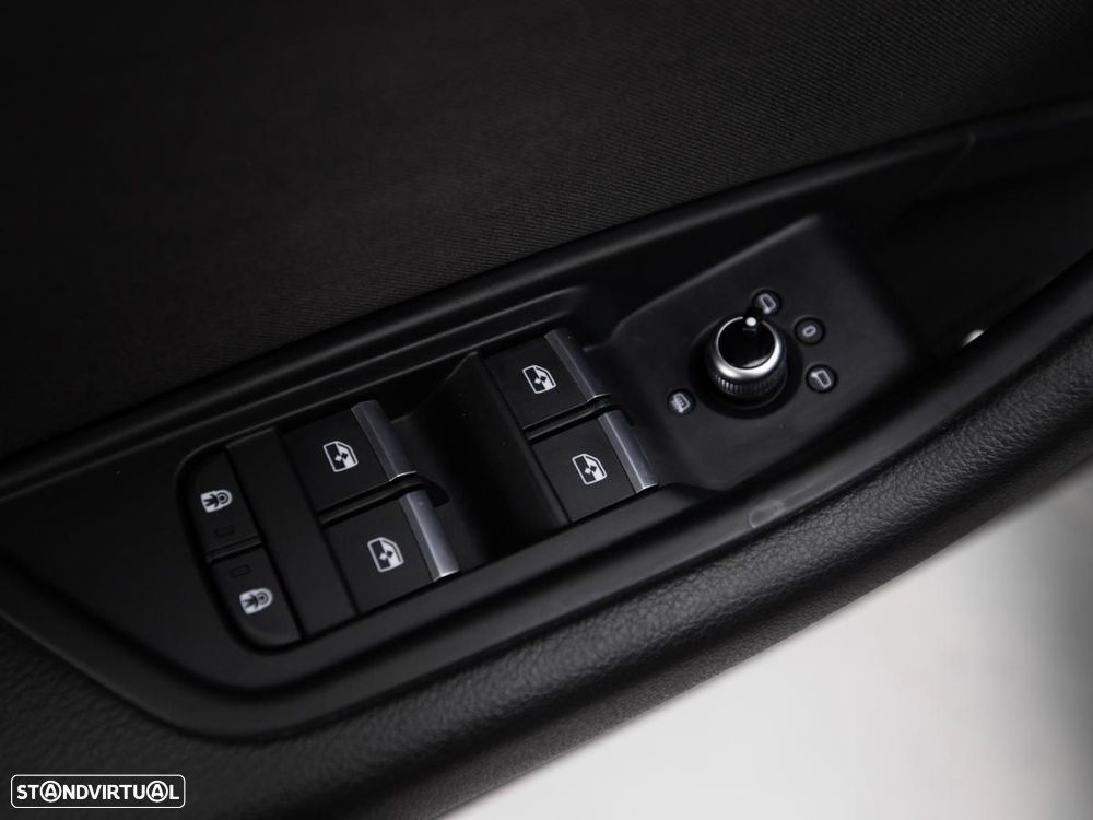 Audi A4 Avant 30 TDI S tronic - 15