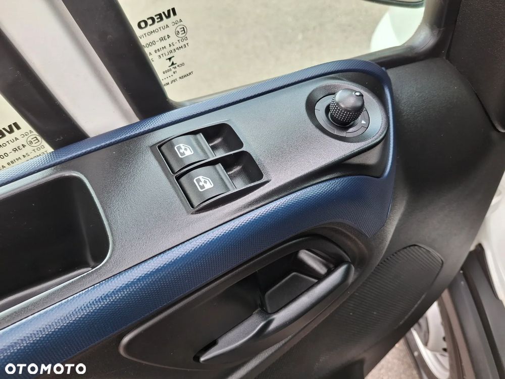 Iveco Daily 35S16 L4H2 Furgon VAN Blaszak Maxi Reflektory Full Led Euro 6 Skrzynia Biegów HI-MATIC 3 Miejsca Kamera Cofania Drzwi tylne Otwierane 270 Stopni Udźwig Haka 3500kg Radar Asystent Pasa Ruchu - 18