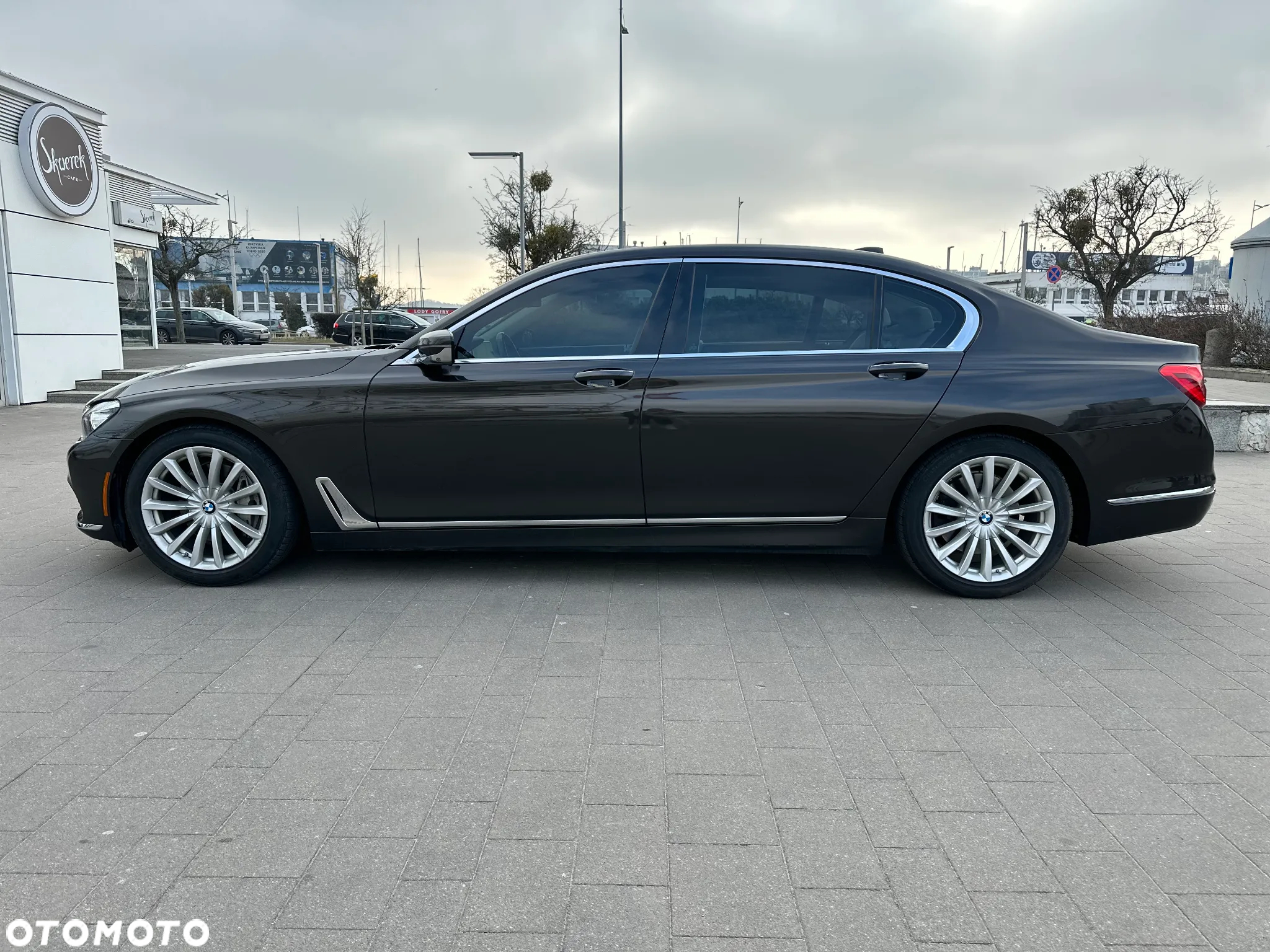 BMW Seria 7 740Li - 8