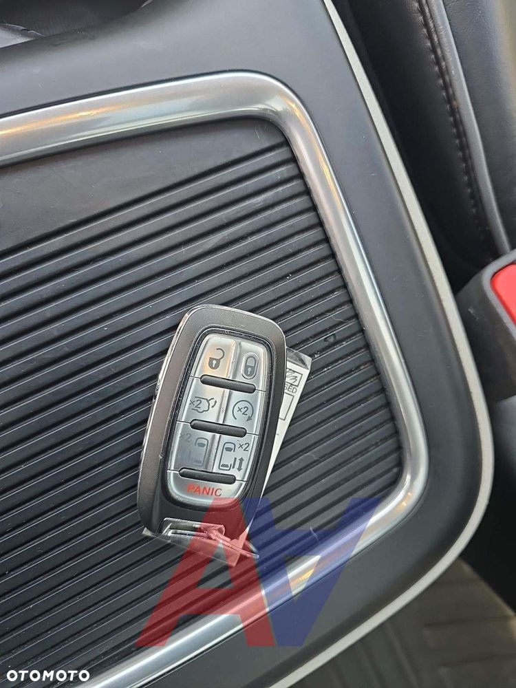 Chrysler Pacifica - 12