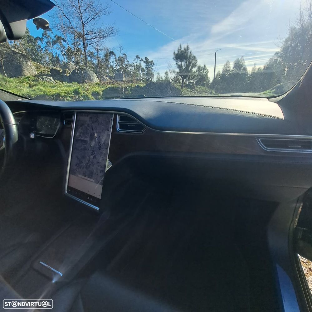 Tesla Model S - 7