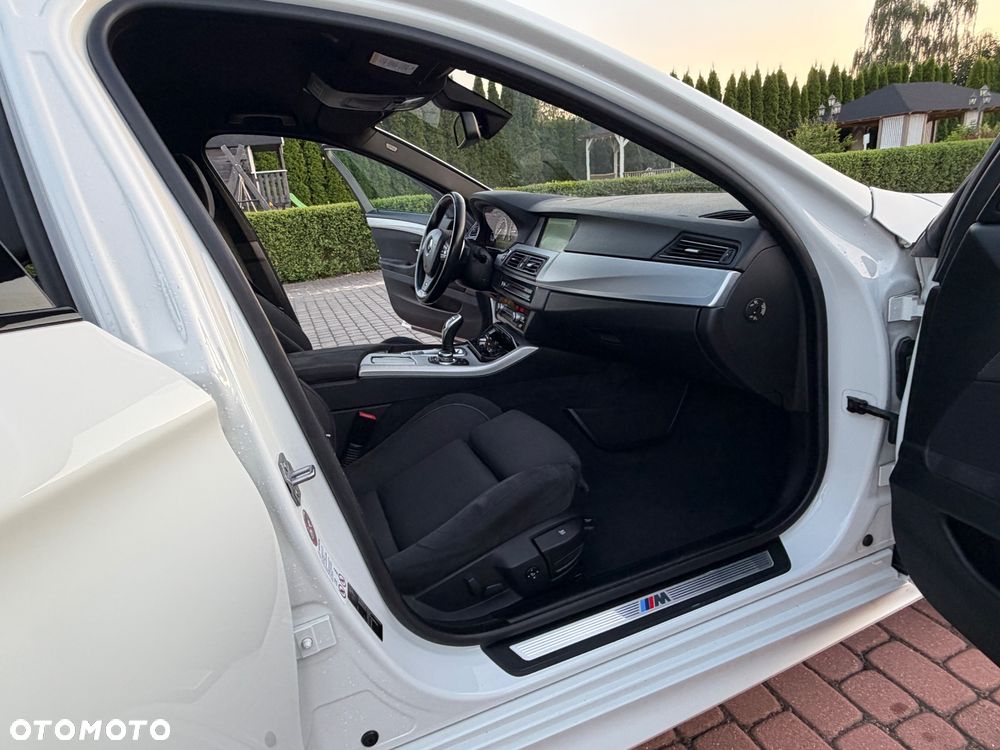 BMW Seria 5 525d xDrive - 25