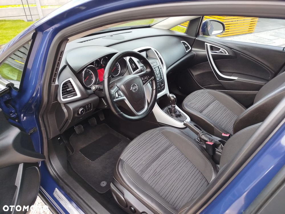 Opel Astra 1.4 Turbo 150 Jahre - 17
