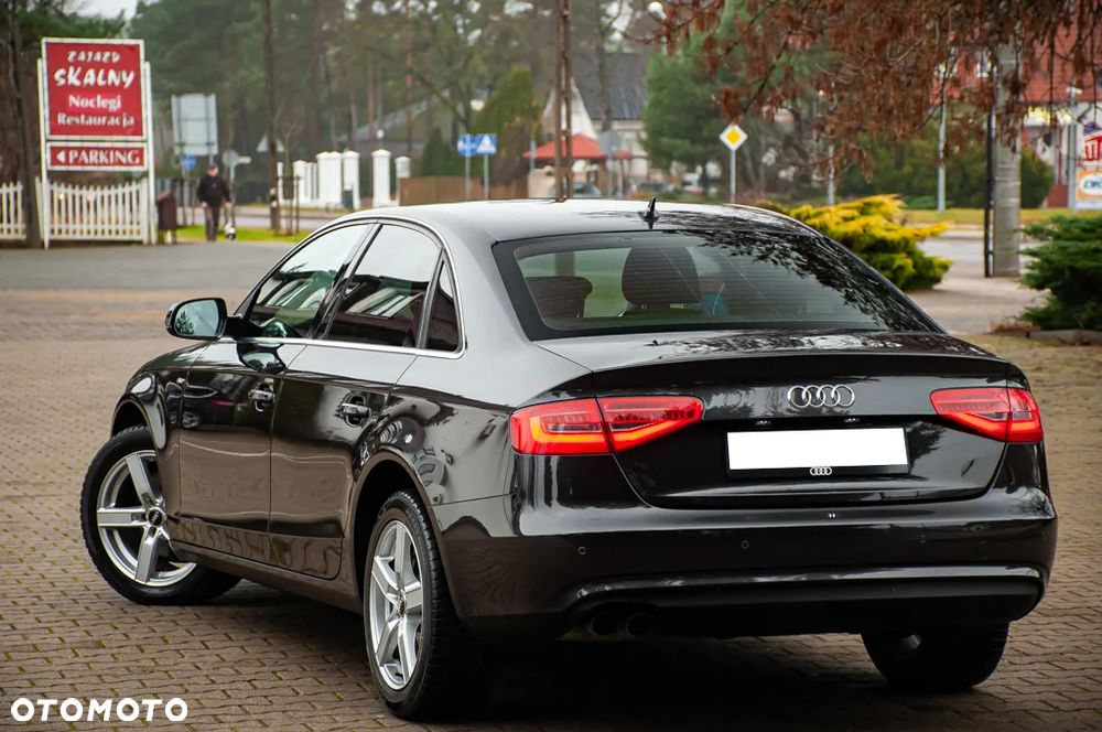 Audi A4 Limousine - 14