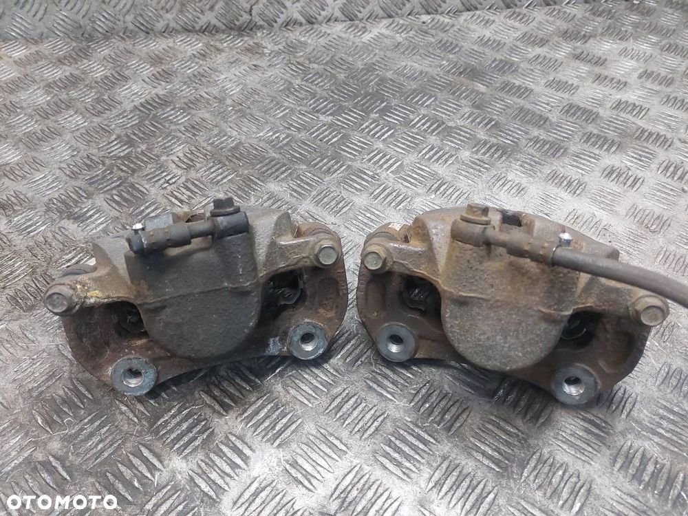 ZACISK HAMULCOWY LEWY PRZÓD + PRAWY PRZÓD OPEL INSIGNIA A 1.6 16V - 2