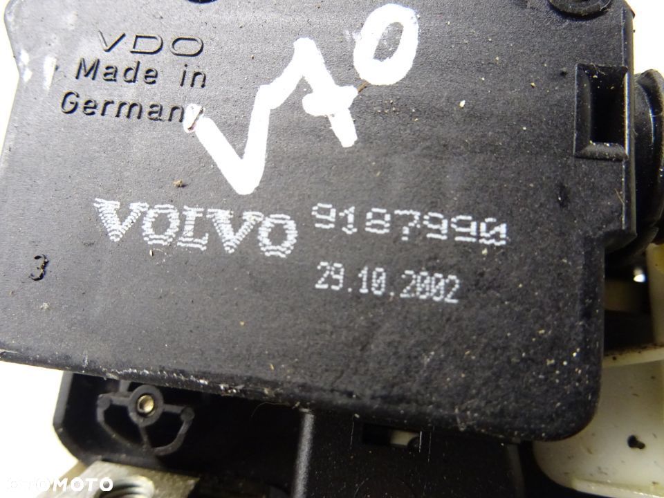VOLVO V70 II 2.5T 00-04 ZAMEK KLAPY BAGAŻNIKA - 4