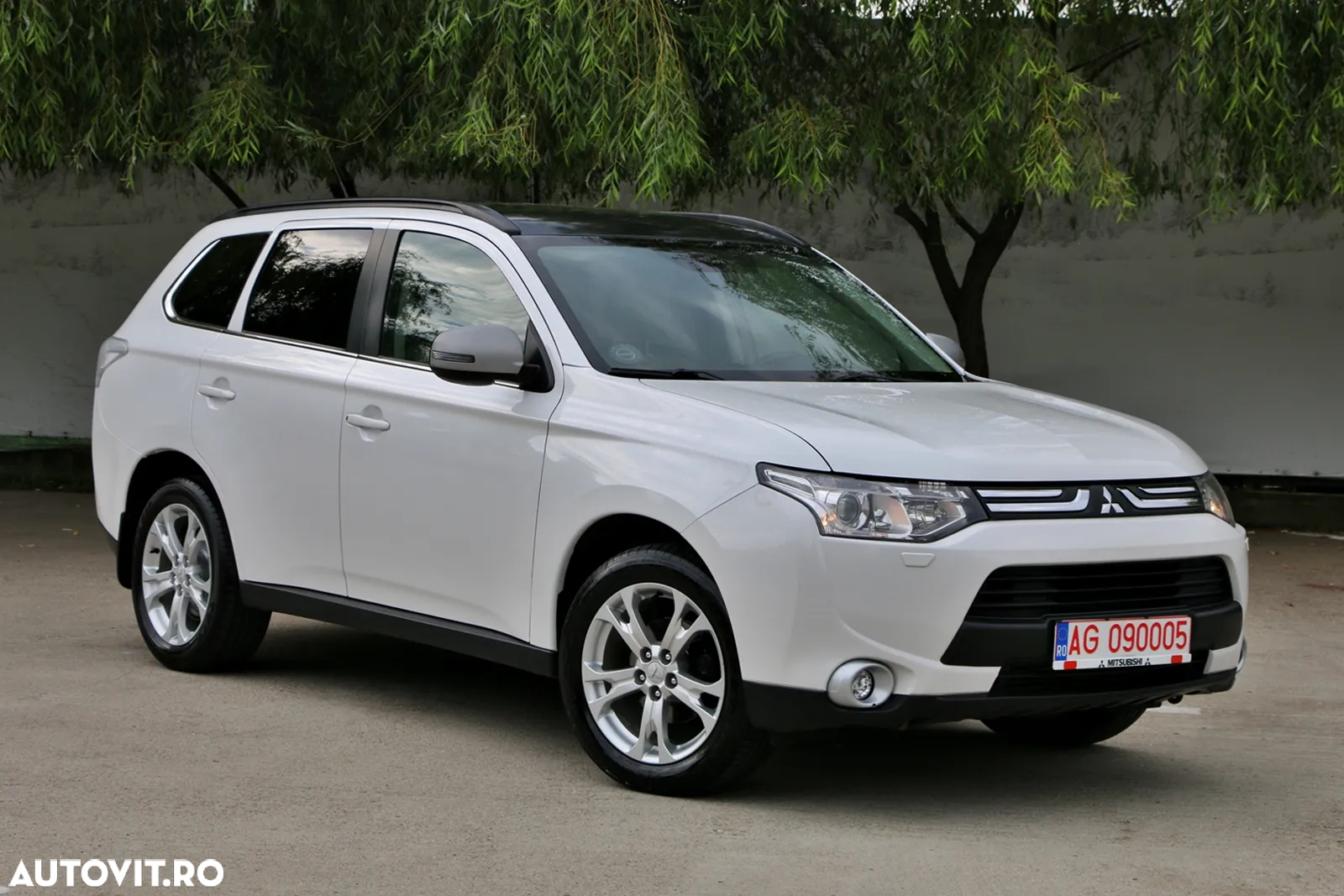 Mitsubishi Outlander 2.2 DI-D 4WD Automatik Diamant Edition - 2