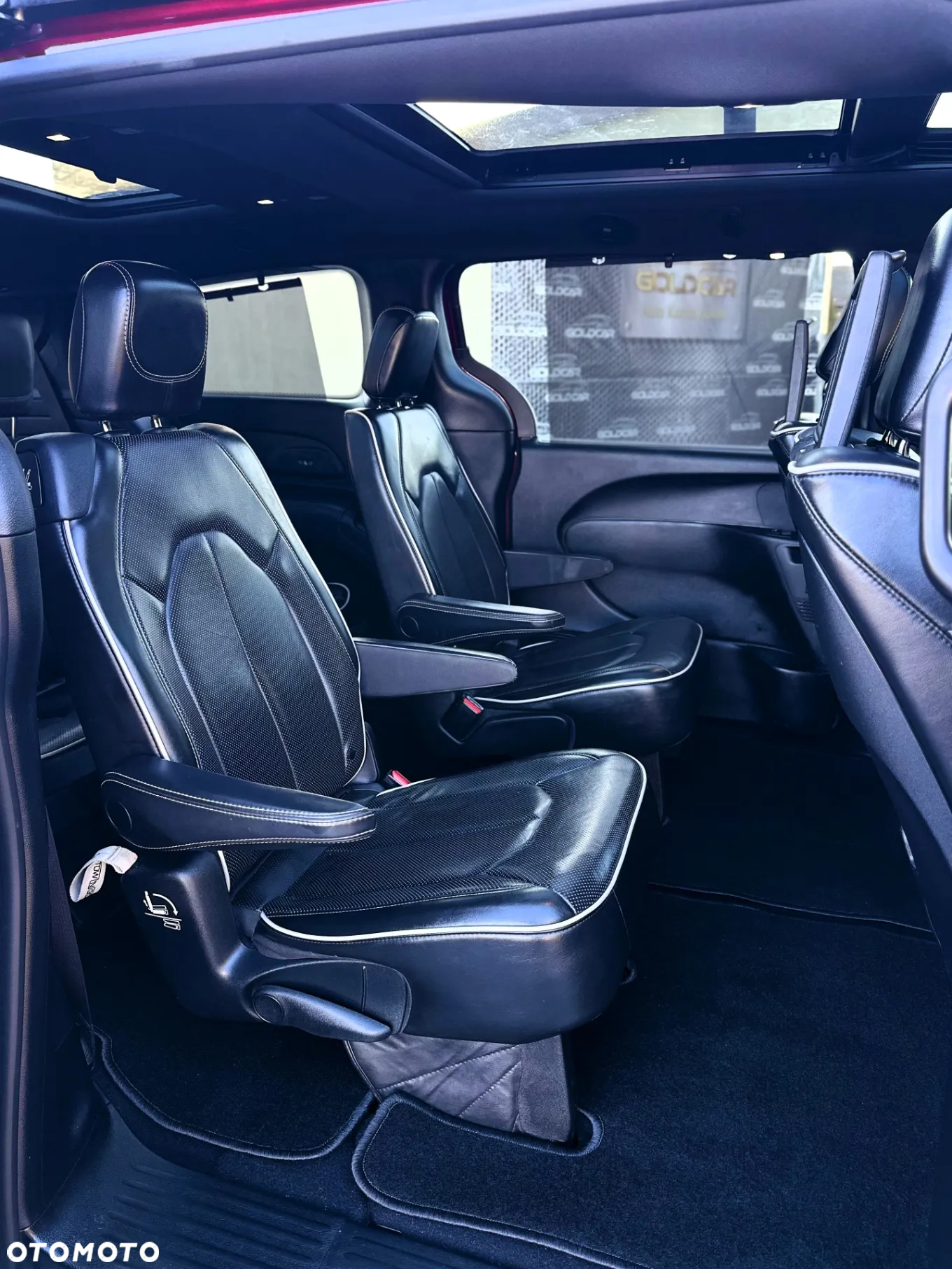 Chrysler Pacifica - 17