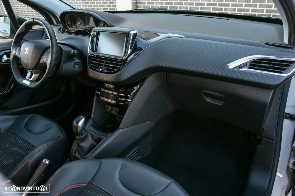 Peugeot 208 1.2 PureTech GT Line - 16