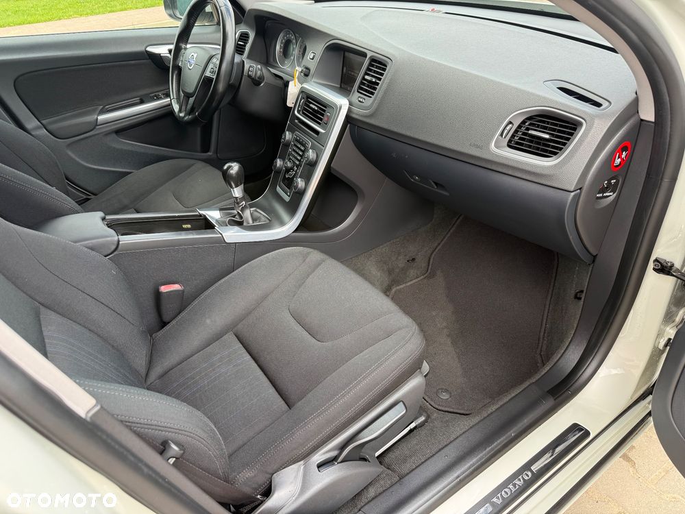 Volvo V60 D3 Summum - 10
