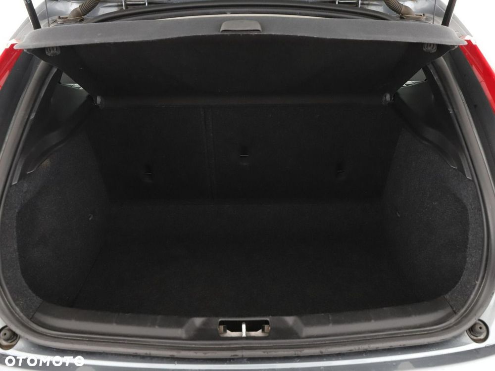 Volvo V40 T2 Kinetic - 21