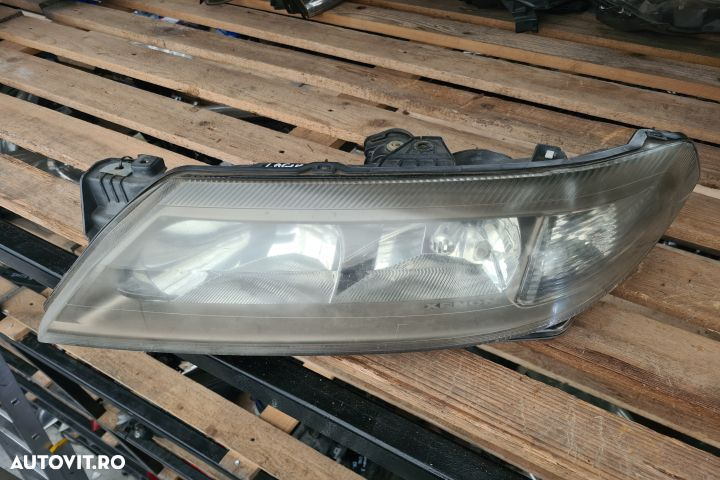 Far stanga Renault Laguna 2  [din 2001 pana  2005] seria Liftback 1.8 MT (123 hp) - 3