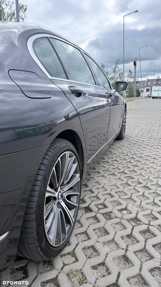 BMW Seria 7 750i xDrive - 39