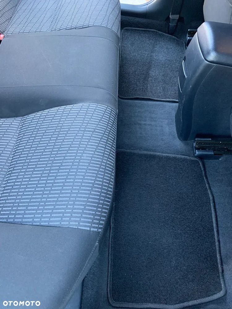 Toyota Avensis 1.8 Active - 24