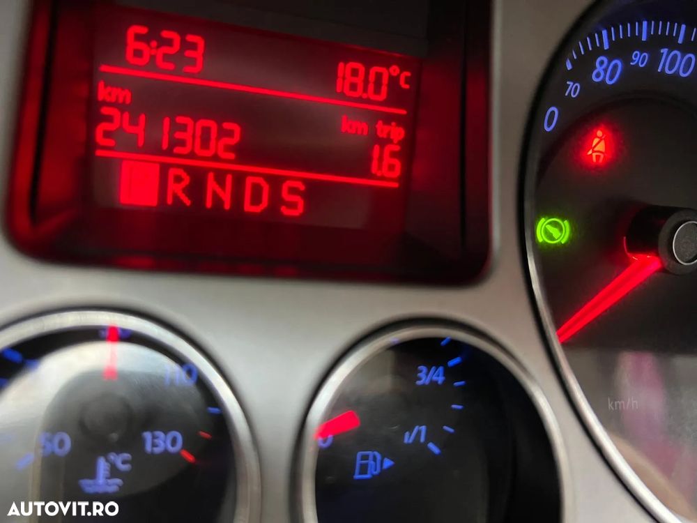Volkswagen Passat Variant 2.0 Blue TDI DSG SCR Business Edition - 11