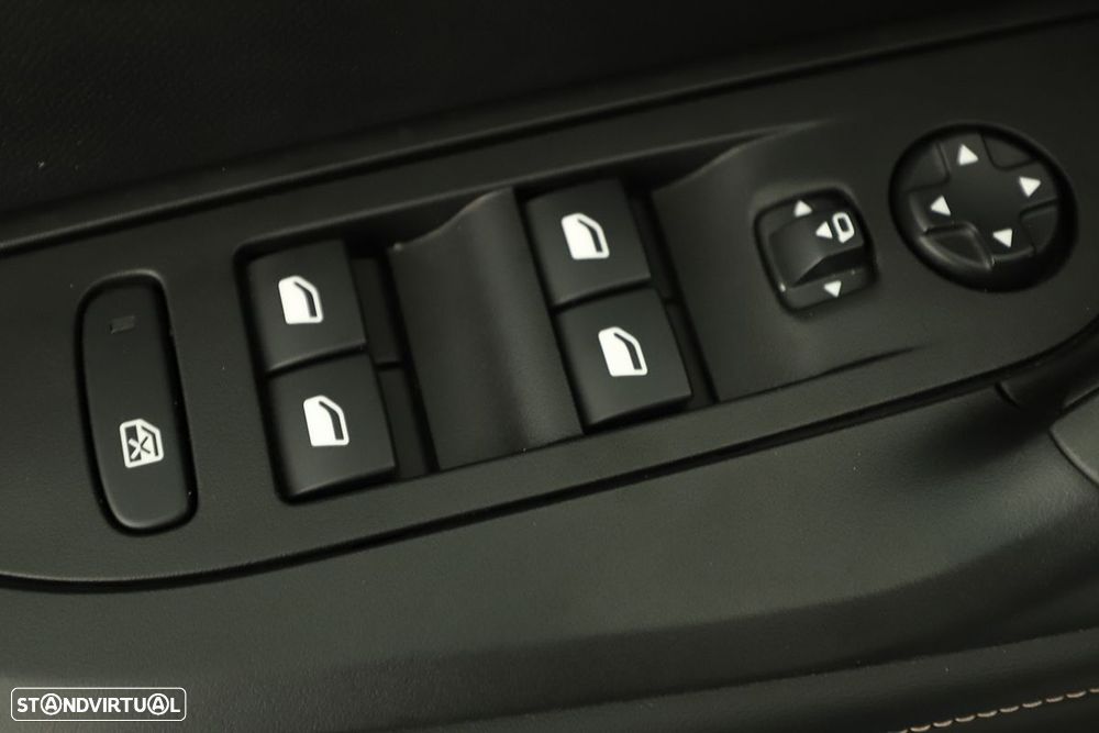 Peugeot 2008 1.2 PureTech Allure - 21